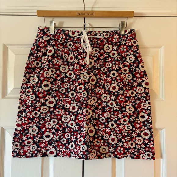 Christopher & Banks Dresses & Skirts - Christopher & Banks Retro Floral Skirt size 4 (29”) Red/White/Blue Patriotic